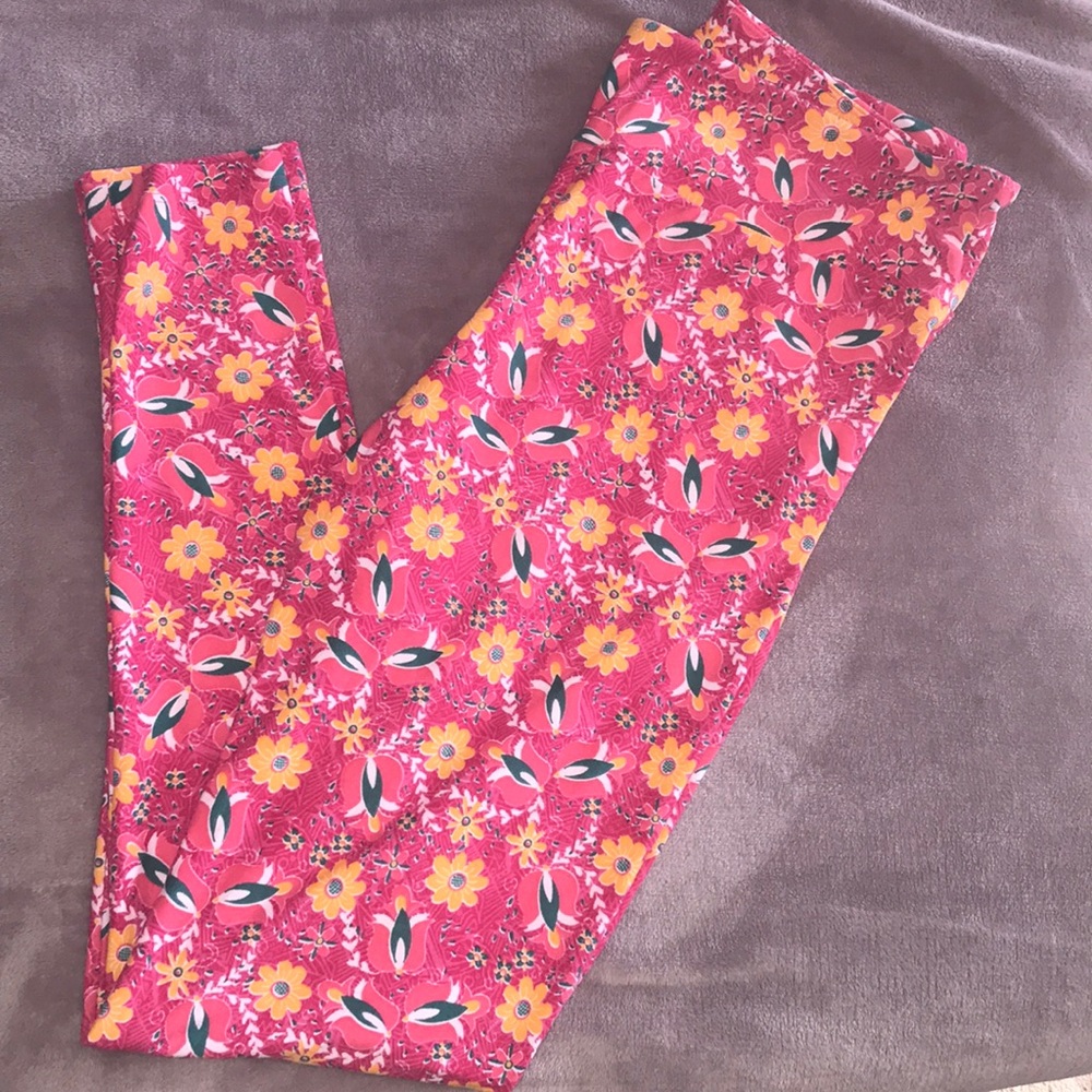 NWOT pink spring floral LULAROE leggings🌸🌺🌼